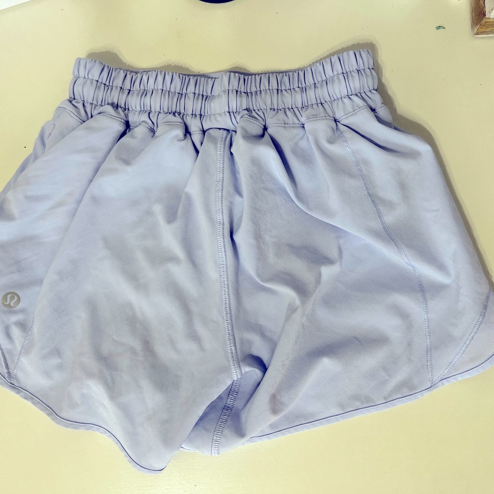 lululemon pastel blue 4 inch hotty hots, size 0